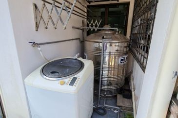 2 storey house Bandar Kinrara BK 5 Puchong Freehold Cantik Fully Furnished