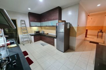 2 storey house Bandar Kinrara BK 5 Puchong Freehold Cantik Fully Furnished