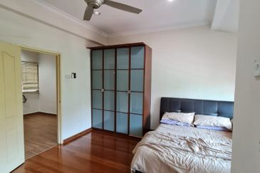 2 storey house Bandar Kinrara BK 5 Puchong Freehold Cantik Fully Furnished