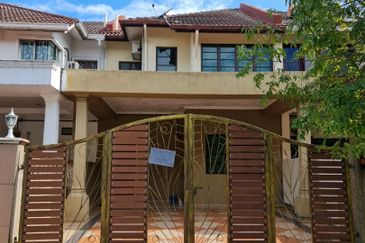 2 storey house Bandar Kinrara BK 5 Puchong Freehold Cantik Fully Furnished