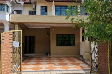 2 storey house Bandar Kinrara BK 5 Puchong Freehold Cantik Fully Furnished