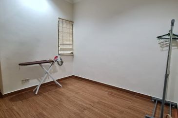 2 storey house Bandar Kinrara BK 5 Puchong Freehold Cantik Fully Furnished