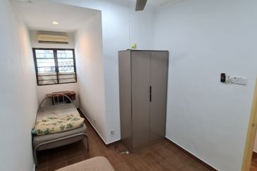 2 storey house Bandar Kinrara BK 5 Puchong Freehold Cantik Fully Furnished