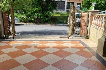 2 storey house Bandar Kinrara BK 5 Puchong Freehold Cantik Fully Furnished