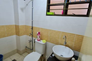2 storey house Bandar Kinrara BK 5 Puchong Freehold Cantik Fully Furnished