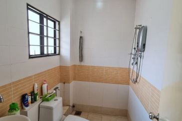 2 storey house Bandar Kinrara BK 5 Puchong Freehold Cantik Fully Furnished