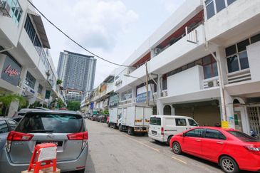 (Non Bumi, MURAH, VACANT MOVE IN) 3.5 Storey Shoplot Jalan Radin Anum, Sri Petaling