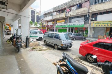(Non Bumi, MURAH, VACANT MOVE IN) 3.5 Storey Shoplot Jalan Radin Anum, Sri Petaling