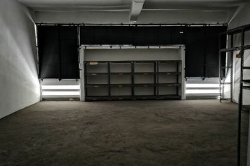 (Non Bumi, MURAH, VACANT MOVE IN) 3.5 Storey Shoplot Jalan Radin Anum, Sri Petaling