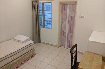 Puncak Jalil PUJ 4 Seri Kembangan 2.5 sty Fully Furnish,Cantik, 5Rooms