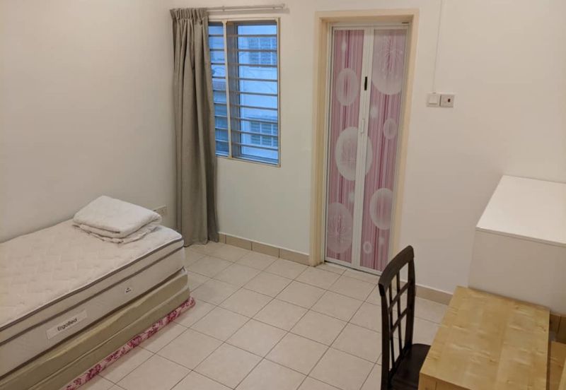 Puncak Jalil PUJ 4 Seri Kembangan 2.5 sty Fully Furnish,Cantik, 5Rooms