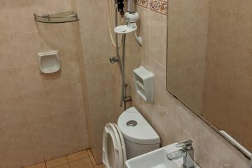 Puncak Jalil PUJ 4 Seri Kembangan 2.5 sty Fully Furnish,Cantik, 5Rooms