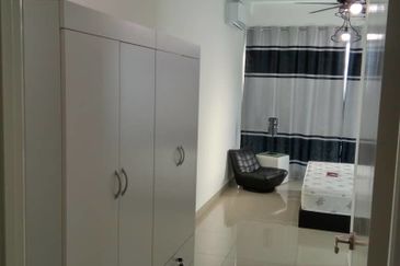 Cyberjaya Puchong Vision Residence Corner, 2park, Fully Furnish, Cantik