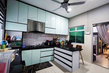 Bandar Saujana Putra 2storey house SUPER CANTIK RENO, EXTEND KITCHEN