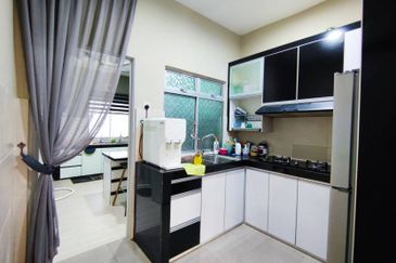 Bandar Saujana Putra 2storey house SUPER CANTIK RENO, EXTEND KITCHEN