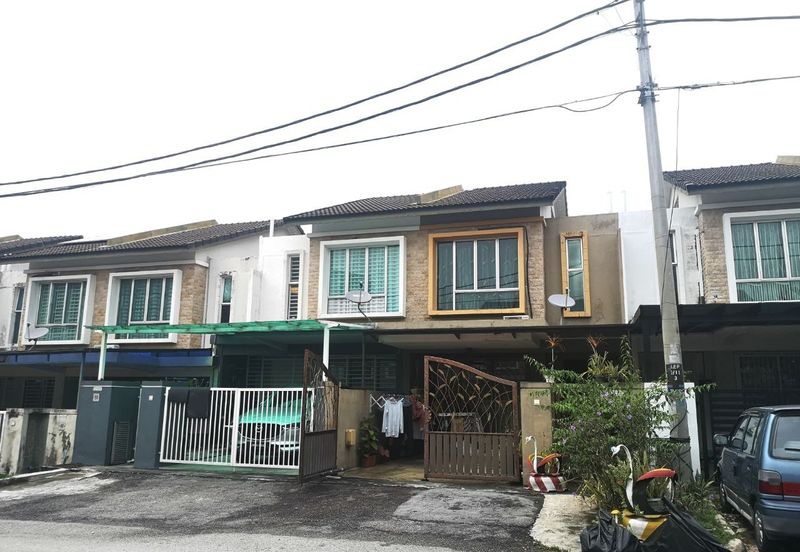 2sty Lestari Putra LEP Paragon Seri Kembangan Kitchen Cabinet, Fully Extended