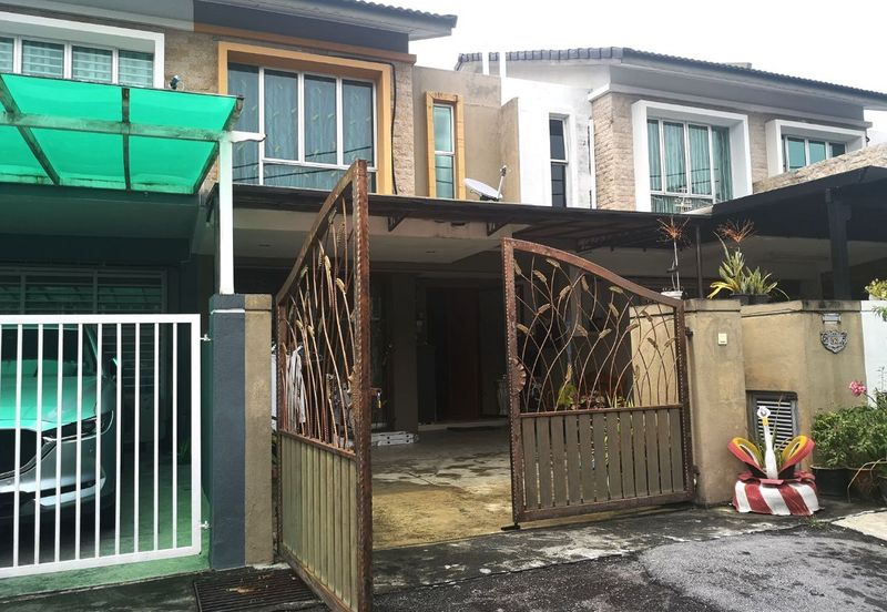 2sty Lestari Putra LEP Paragon Seri Kembangan Kitchen Cabinet, Fully Extended