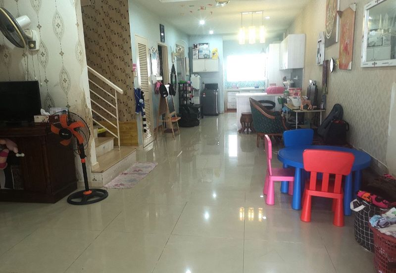 2sty Lestari Putra LEP Paragon Seri Kembangan Kitchen Cabinet, Fully Extended