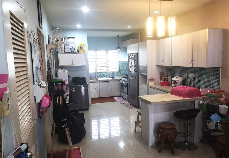 2sty Lestari Putra LEP Paragon Seri Kembangan Kitchen Cabinet, Fully Extended