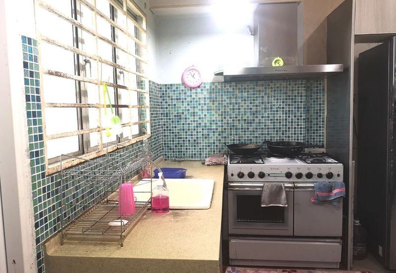 2sty Lestari Putra LEP Paragon Seri Kembangan Kitchen Cabinet, Fully Extended