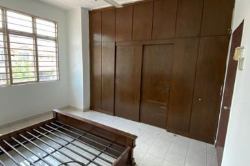 2sty Taman Putra Prima Puchong NonBumi Cantik Reno Extend Dapur, Face North