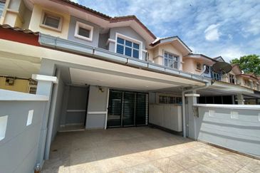 2sty Taman Putra Prima Puchong NonBumi Cantik Reno Extend Dapur, Face North