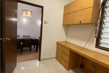 2sty Taman Putra Prima Puchong NonBumi Cantik Reno Extend Dapur, Face North