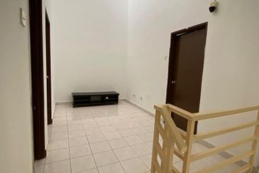 2sty Taman Putra Prima Puchong NonBumi Cantik Reno Extend Dapur, Face North