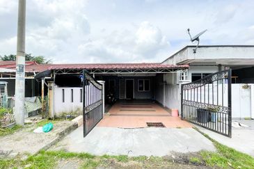1sty Bandar Kinrara BK 4 Puchong Cantik Reno Extend Dapur, Geran Ada