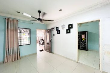 1sty Bandar Kinrara BK 4 Puchong Cantik Reno Extend Dapur, Geran Ada