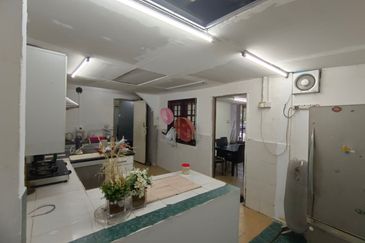 SemiD Cluster 2sty Putra Perdana Puchong NonBumi,Face Open, Extend Dapur