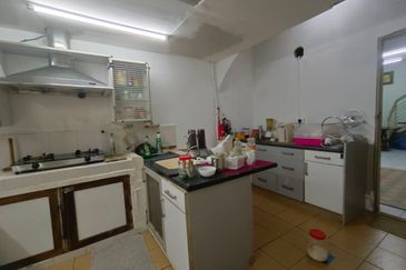 SemiD Cluster 2sty Putra Perdana Puchong NonBumi,Face Open, Extend Dapur