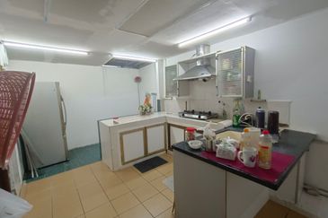 SemiD Cluster 2sty Putra Perdana Puchong NonBumi,Face Open, Extend Dapur