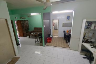 SemiD Cluster 2sty Putra Perdana Puchong NonBumi,Face Open, Extend Dapur