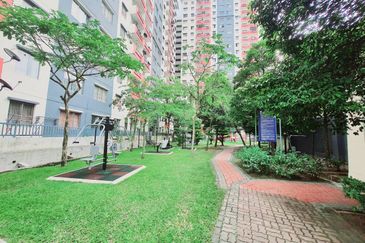 Vista Pinggiran, Taman Pinggiran Putra