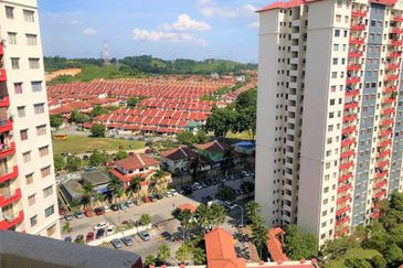 Vista Pinggiran, Taman Pinggiran Putra