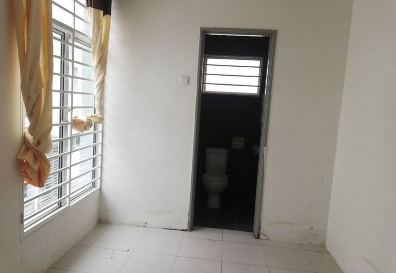 Bandar Saujana Putra 2sty Semi D Cluster Jual Murah, Kitchen Cabinet