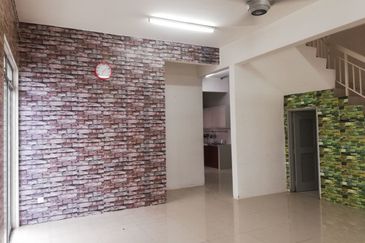 Bandar Saujana Putra 2sty Semi D Cluster Jual Murah, Kitchen Cabinet