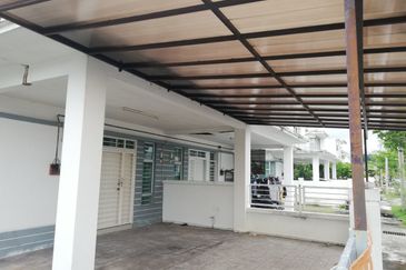 Bandar Saujana Putra 2sty Semi D Cluster Jual Murah, Kitchen Cabinet