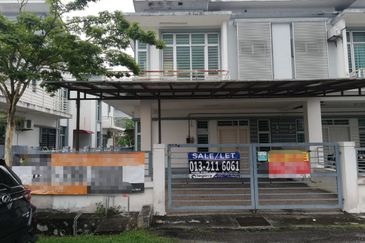 Bandar Saujana Putra 2sty Semi D Cluster Jual Murah, Kitchen Cabinet