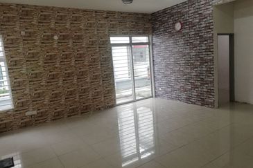 Bandar Saujana Putra 2sty Semi D Cluster Jual Murah, Kitchen Cabinet