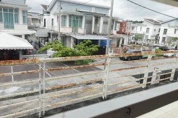 Bandar Saujana Putra 2sty Semi D Cluster Jual Murah, Kitchen Cabinet