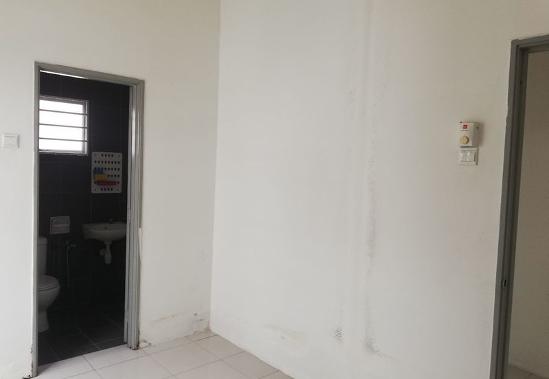 Bandar Saujana Putra 2sty Semi D Cluster Jual Murah, Kitchen Cabinet