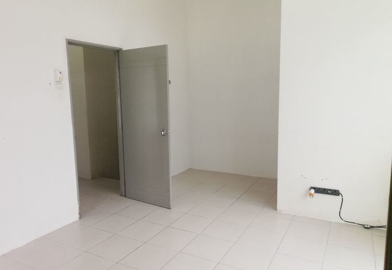 Bandar Saujana Putra 2sty Semi D Cluster Jual Murah, Kitchen Cabinet