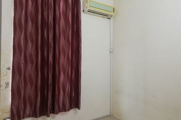 Bandar Saujana Putra 2sty Semi D Cluster Jual Murah, Kitchen Cabinet