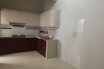 Bandar Saujana Putra 2sty Semi D Cluster Jual Murah, Kitchen Cabinet