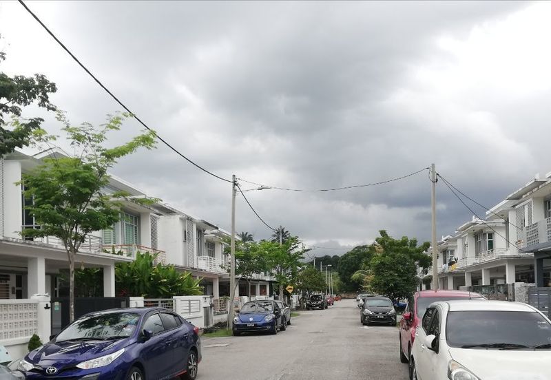 Bandar Saujana Putra 2sty Semi D Cluster Jual Murah, Kitchen Cabinet