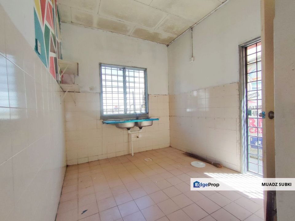 1sty Lestari Putra Lep7 Seri Kembangan Murah Non Bumi,Size1400 sf,3r2b, Selangor, Seri Kembangan