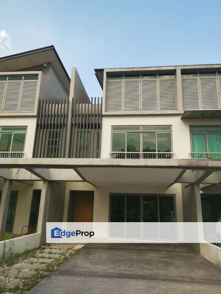 3sty Disland Residence Puchong Freehold Non Bumi,Murah, Like New House, Selangor, Puchong