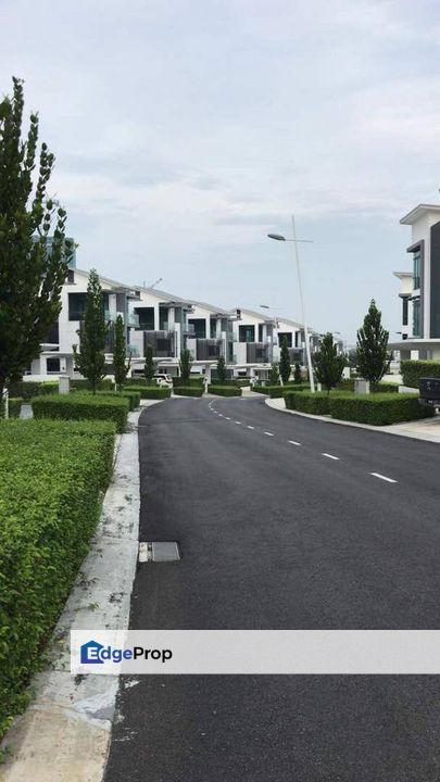 3sty Bungalow Sejati Residence Cyberjaya Nice House with Lift, 7rooms, Selangor, Cyberjaya